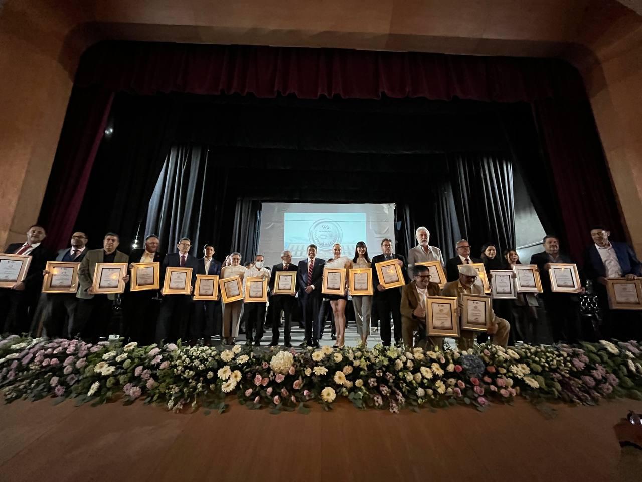 Reconocen A Fresnillenes Destacados Con La Medalla Al M Rito Area