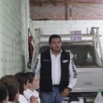 Escucha Javo Torres a vecinos de colonia Lomas de  Plateros durante recorrido