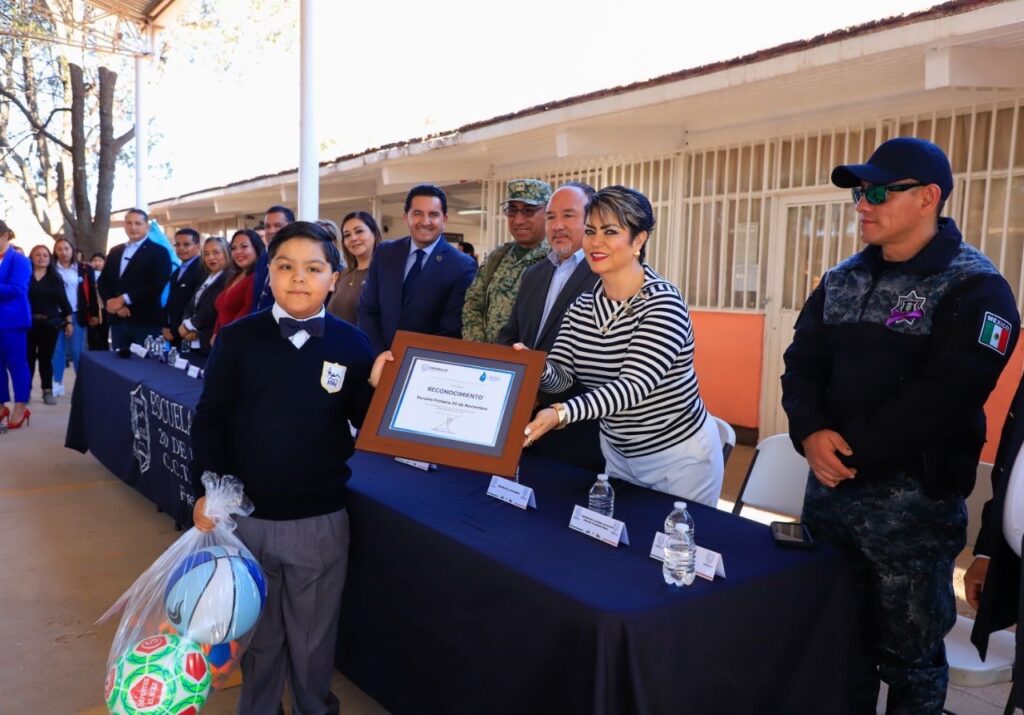 REALIZAN HONORES A LA BANDERA EN LA ESCUELA PRIMARIA 20 DE NOVIEMBRE ...