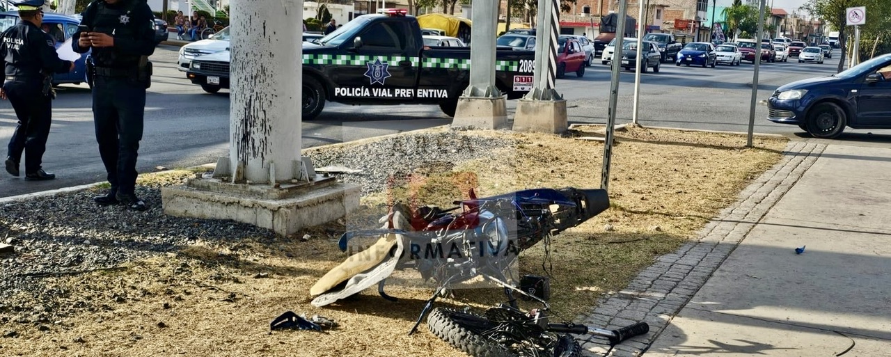 Motociclista se debate entre la vida y la muerte tras ser impactado por ...