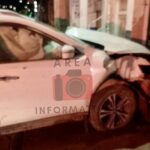 Choca una luminaria y luego una cochera en Fresnillo