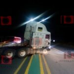 Tractocamión se sale del camino cerca al puente El Jorobado