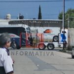 Camión que era remolcado se suelta de grúa y ocasiona accidente