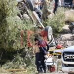 Muere hombre en accidente carretero; mujer queda prensada