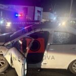 Mujer acaba en hospital tras chocar con luminaria