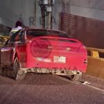 Falla mecánica en automóvil moviliza a policías viales