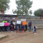 Bloquean escuela por falta de intendente en Fresnillo